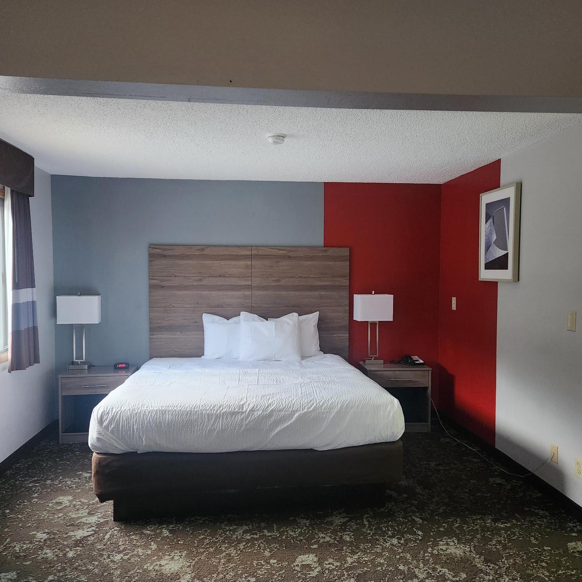 Hotel Ramada By Wyndham Cedar Rapids South Exterior foto